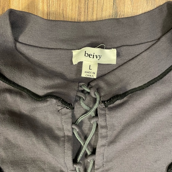Beivy Lace-Up Mock Neck Cropped Top Size L - Picture 2 of 4